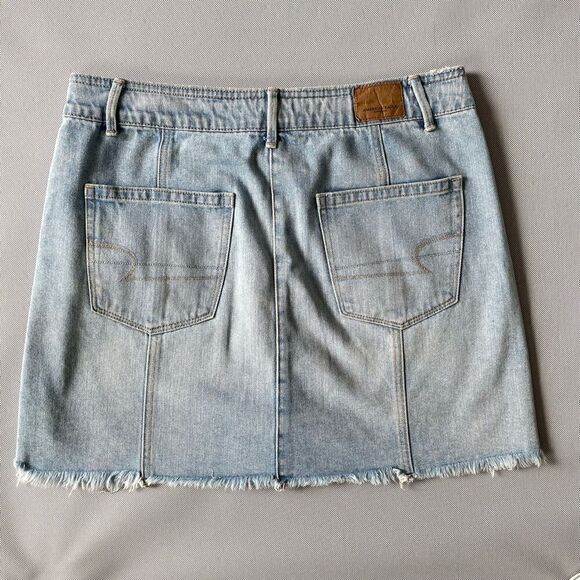 American Eagle Light Wash Distressed Denim Mini Skirt Women’s Size 10 Long - Picture 4 of 4